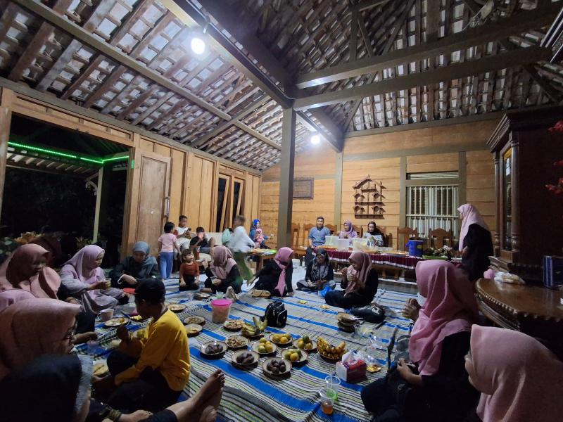 Buka Puasa Bersama Guru Karyawan SMK NU Kedungtuban 